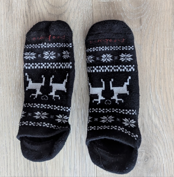 Lot of 3 Pure Barre Holiday Christmas tanks and sticky socks - Picture 5 of 6